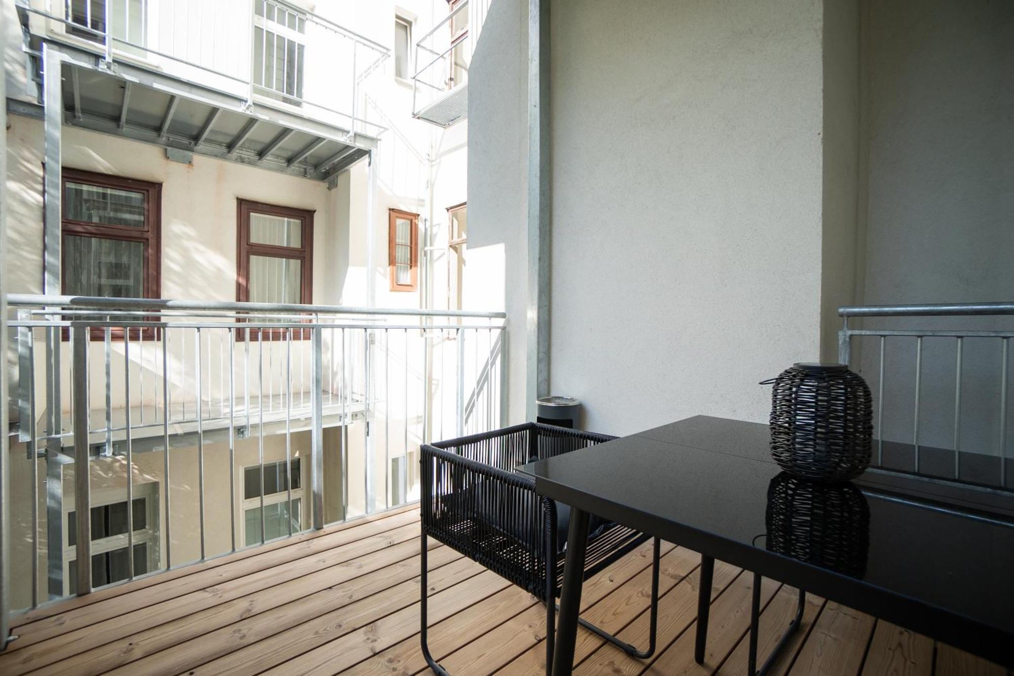 Modern Apartment With A Balcony Near Belvedere Wien Eksteriør bilde